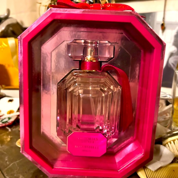 Bombshell Magic! - Picture 8 of 8